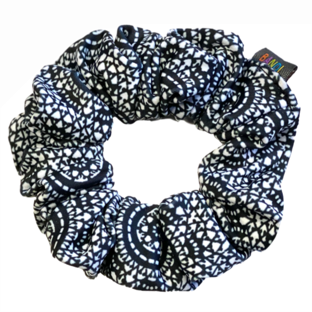 BANDI Boho black and white scrunchie