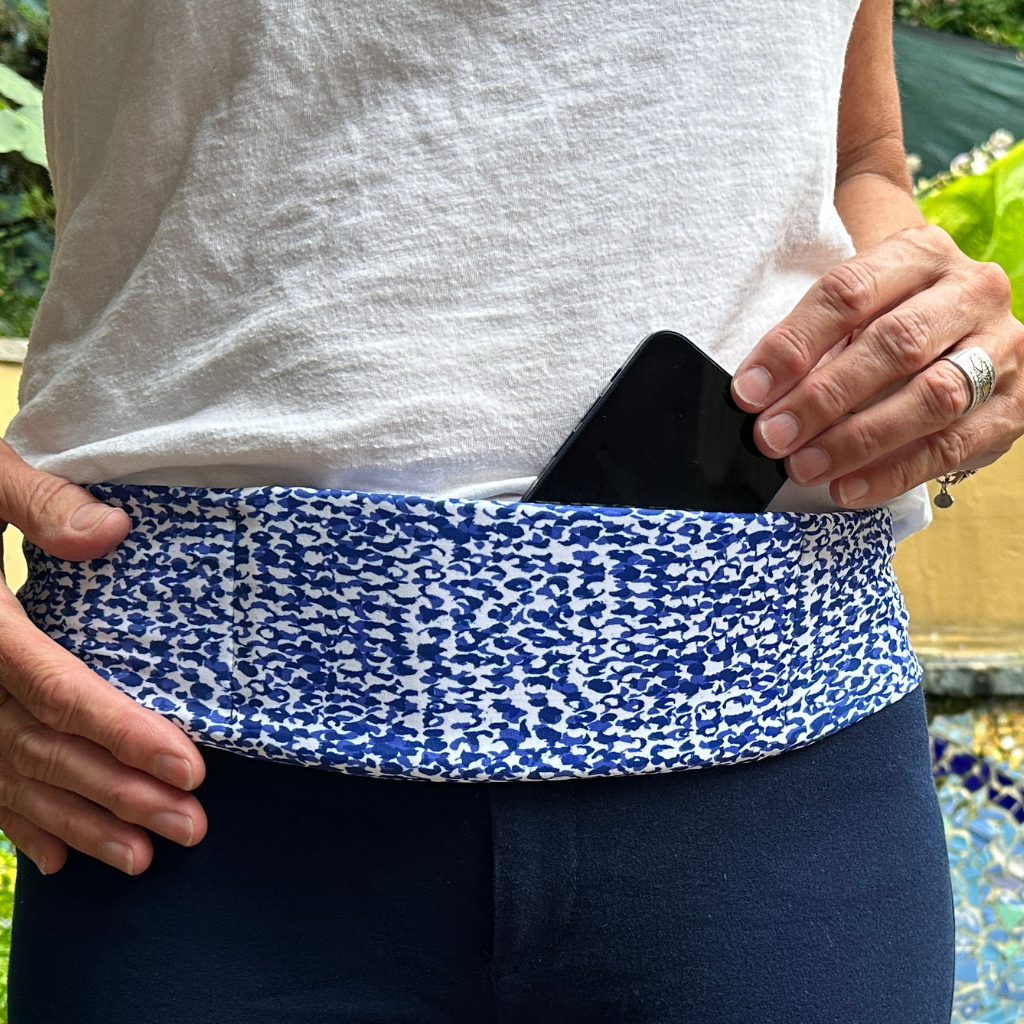 BANDI Pocketed Belt in Aquarius print pocket view