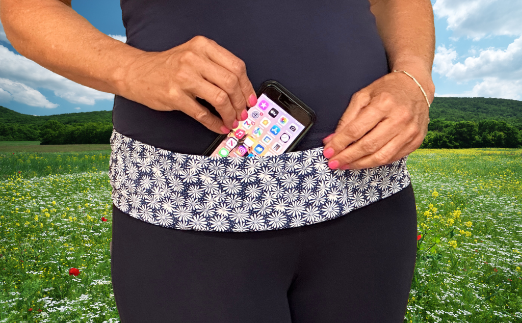 Waistband for outlet phone