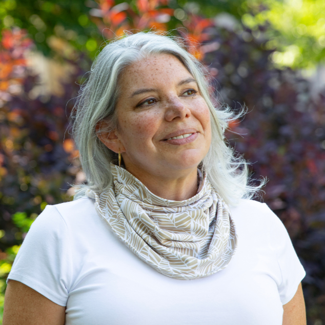 Woman wearing BANDI Sun Wrap in the Sandstone print.