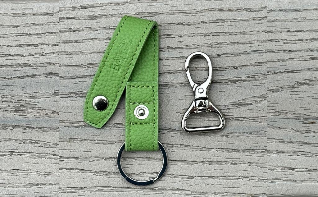 BANDI Key chain in faux leather.  Kiwi green strap with fixed key ring and removable clip.