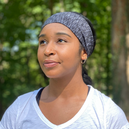 Woman wearing Strata black/white BANDI Wear headband